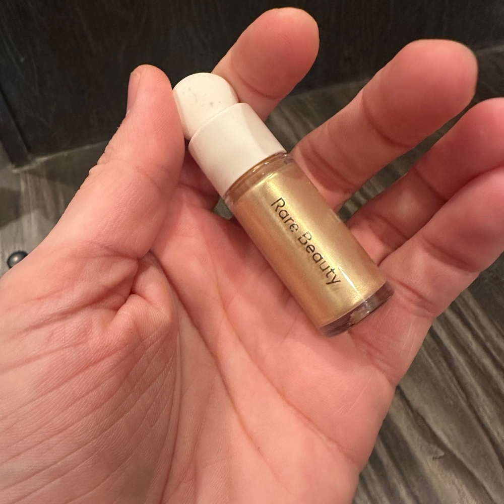 Rare Beauty Shade Outshine Highlighter